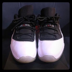 Air Jordan 11 Low Retro Tuxedo Reverse Concord